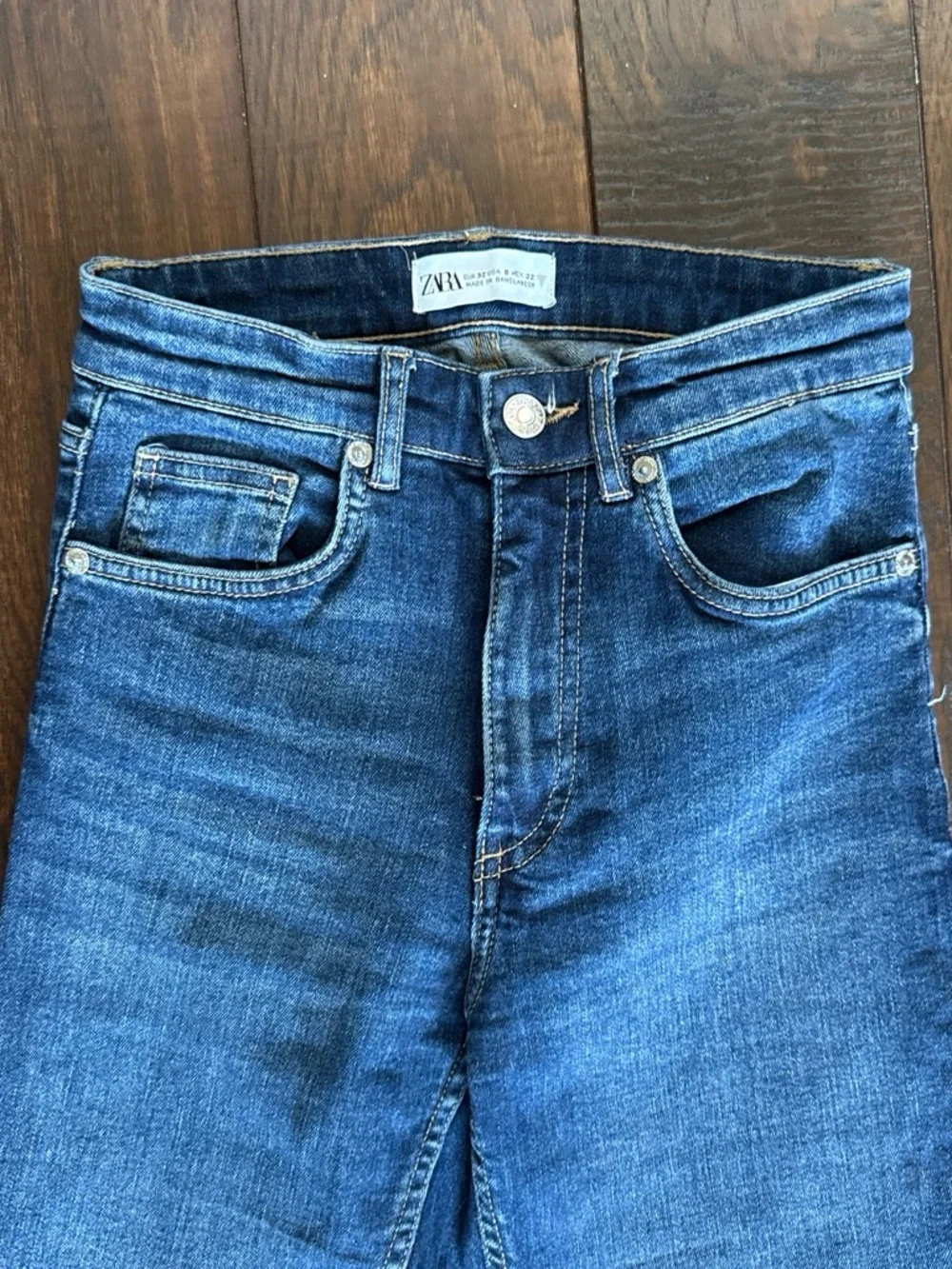 Zara Women's Straight Leg Jeans in Medium Blue